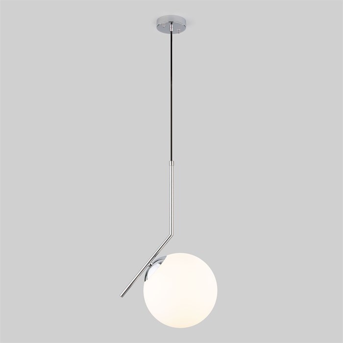Светильник подвесной шар белый на скошенной планке хром D25см, высота до 1,2м, модерн Е27 - фото 3338087